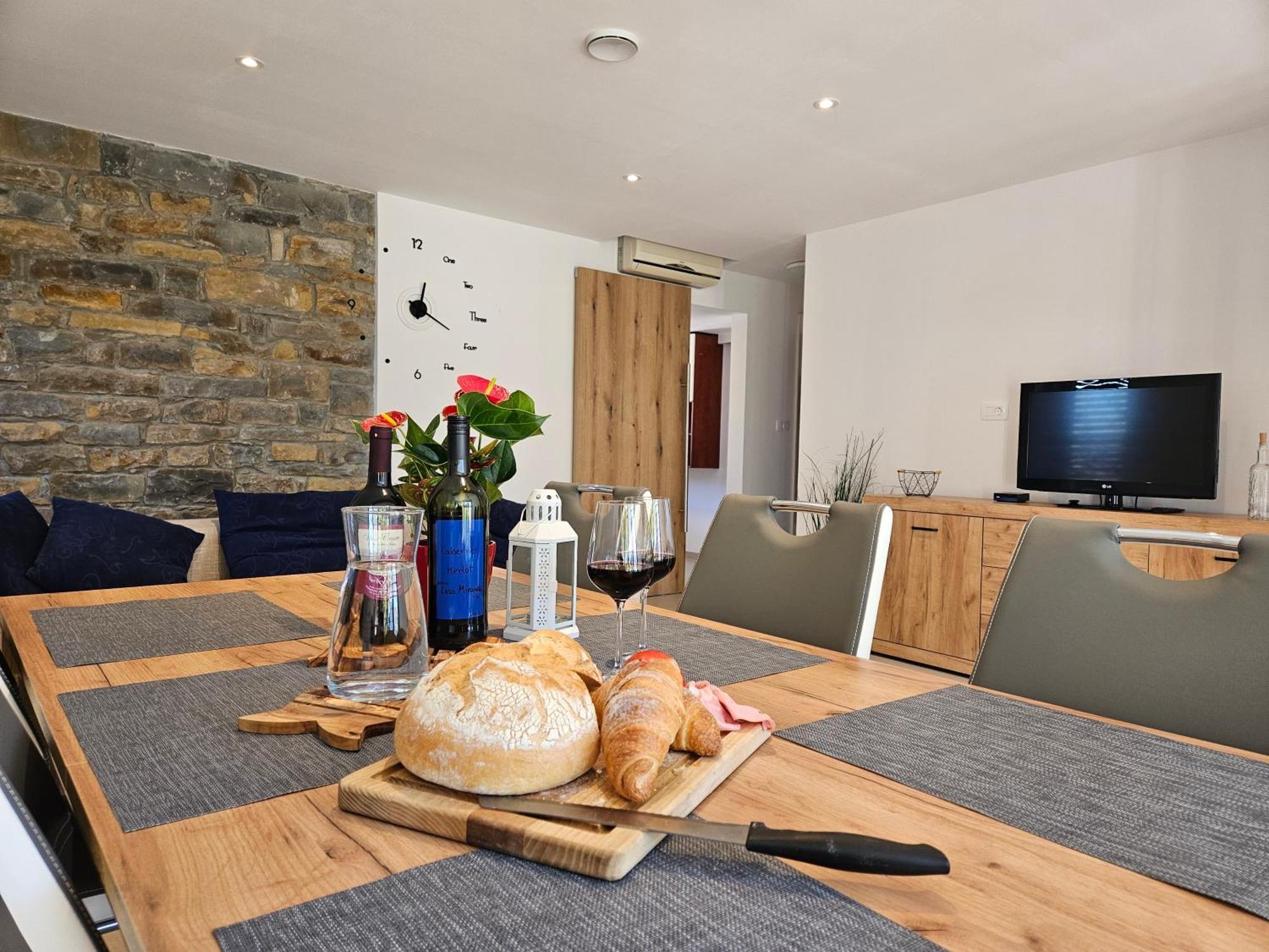 Casa Miranda - Family Comfort In A Quiet Area, Near The Sea, With Bbq And Free Parking Zgornje Skofije Bagian luar foto